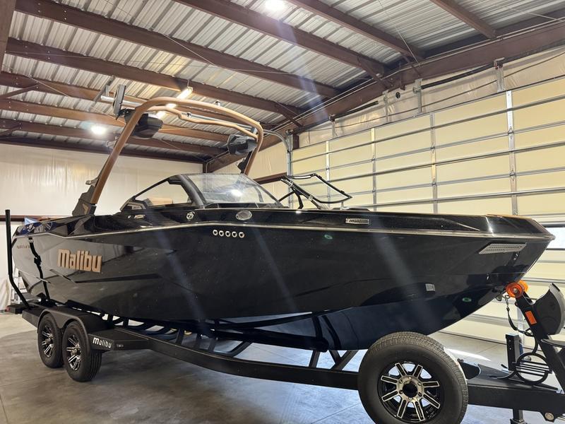 2025 Malibu 25 LSV
