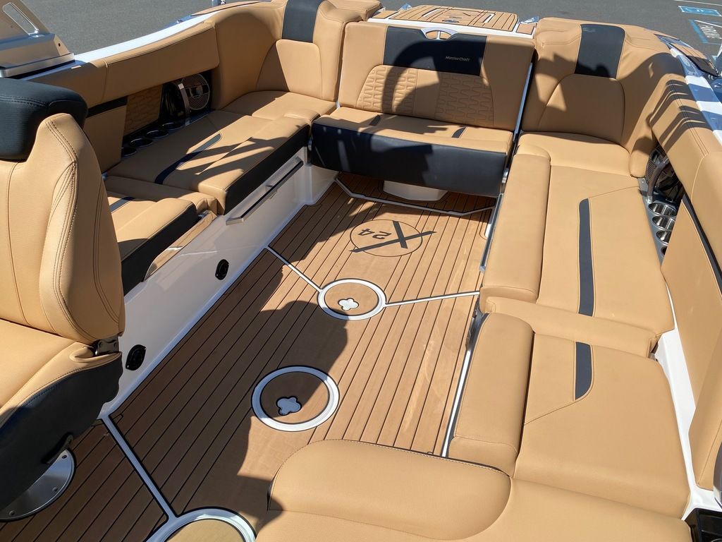 2021 MasterCraft X24