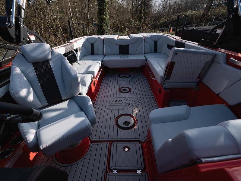 NEW 2024 MasterCraft XT24