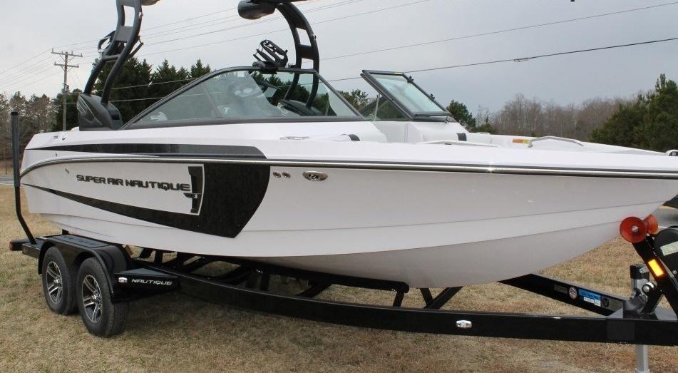 2015 Nautique Super Air 210