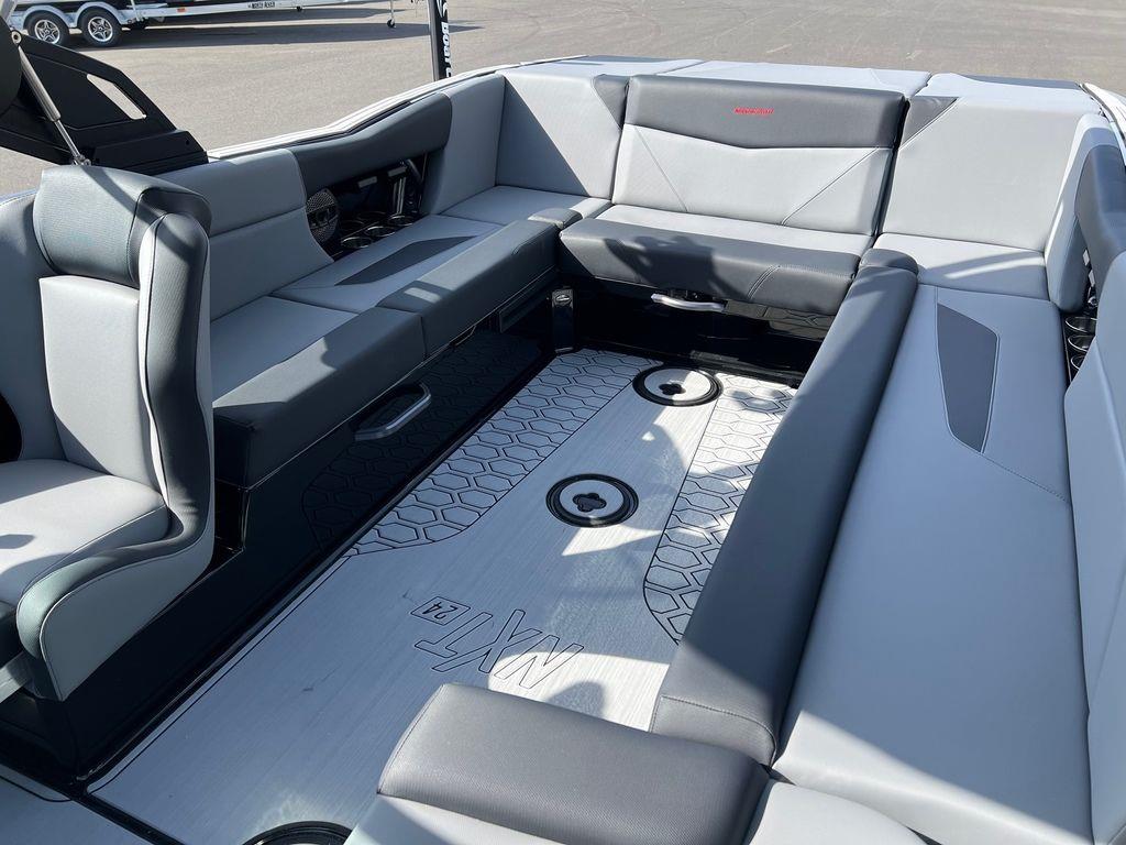 boat.Title