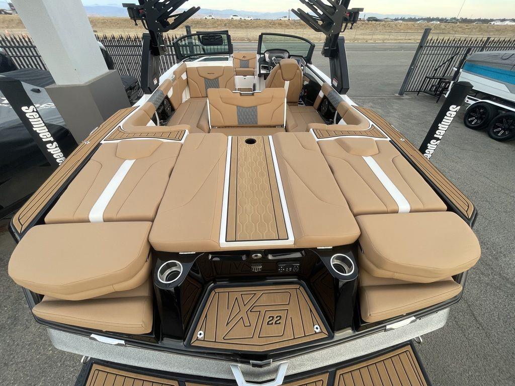 2022 MasterCraft XT22