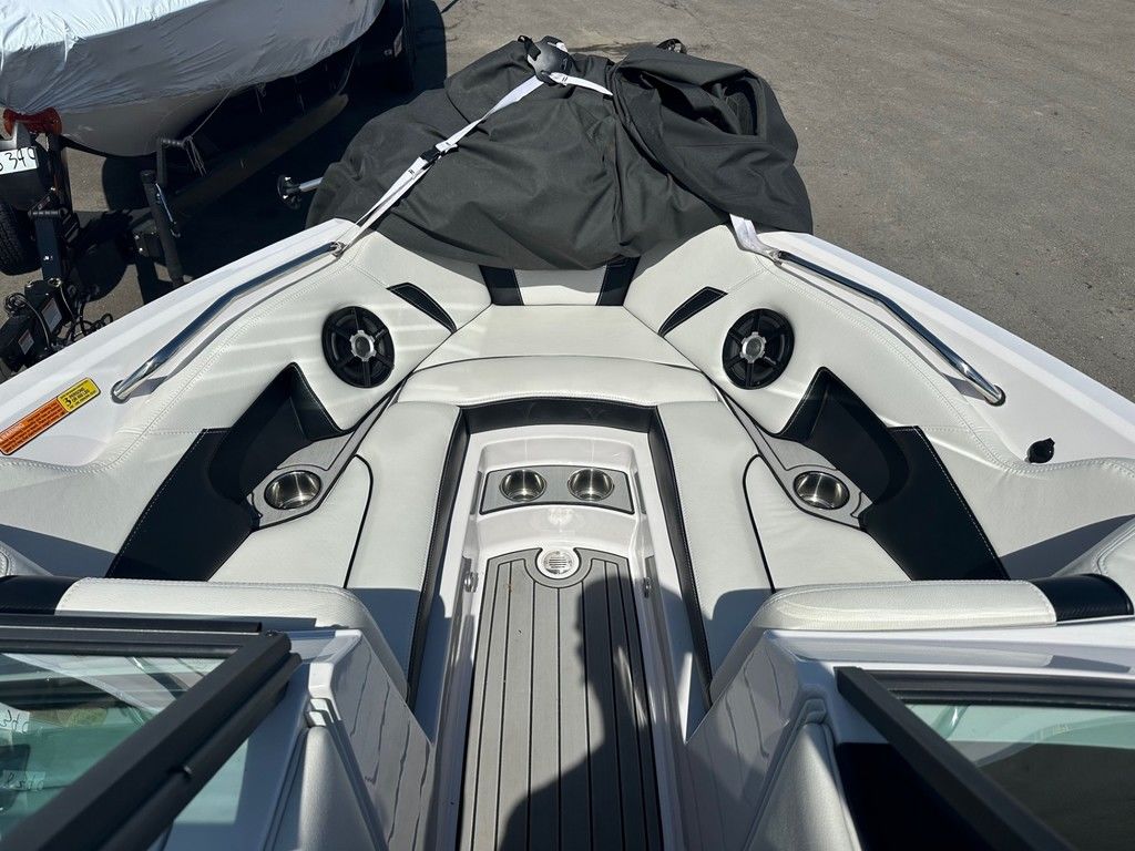 2015 Nautique 210