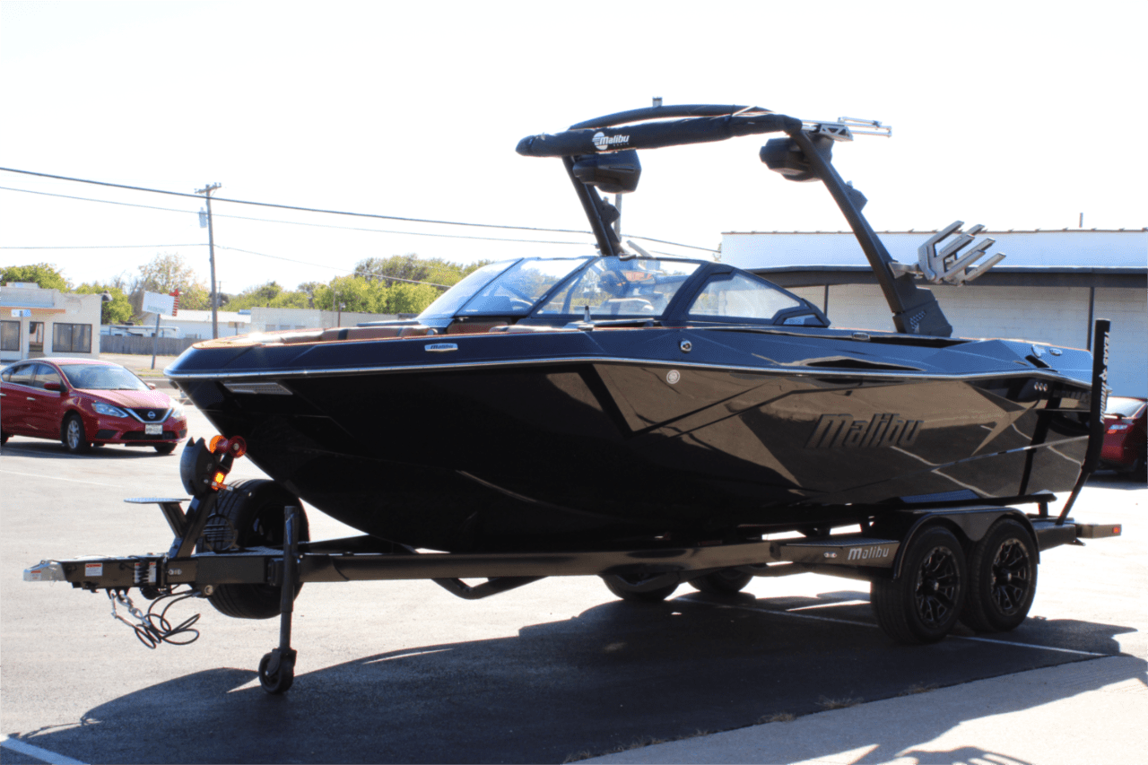 2025 Malibu 23 LSV