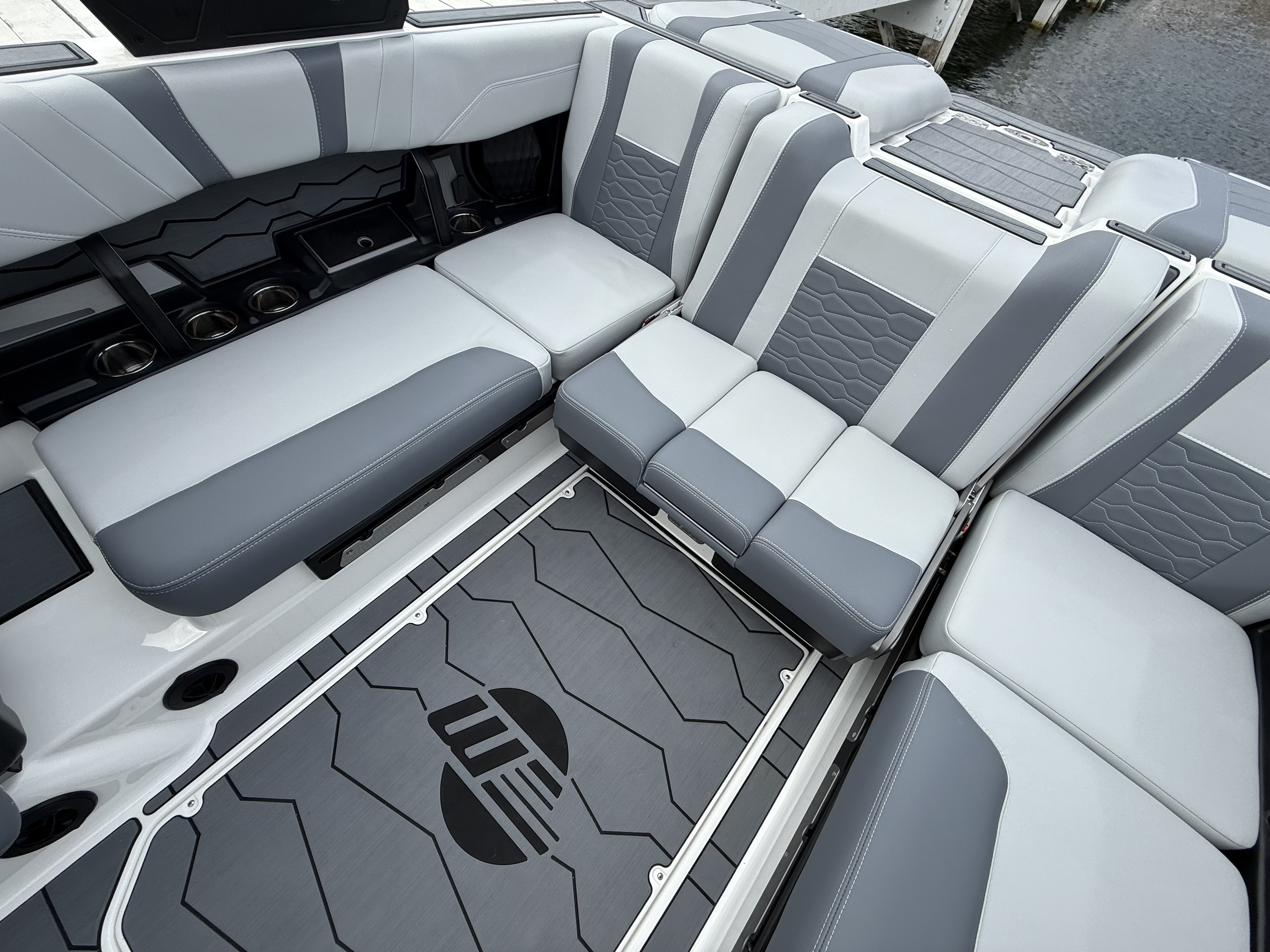 2025 Malibu 22 MXZ