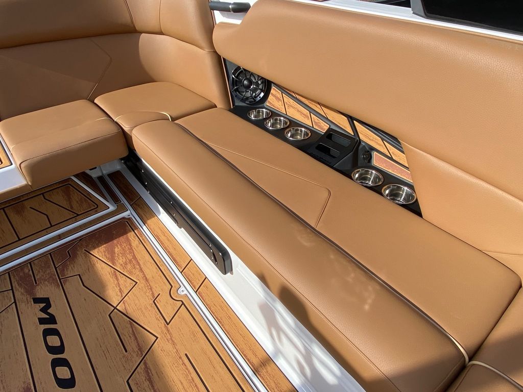 2025 MOOMBA TYKON