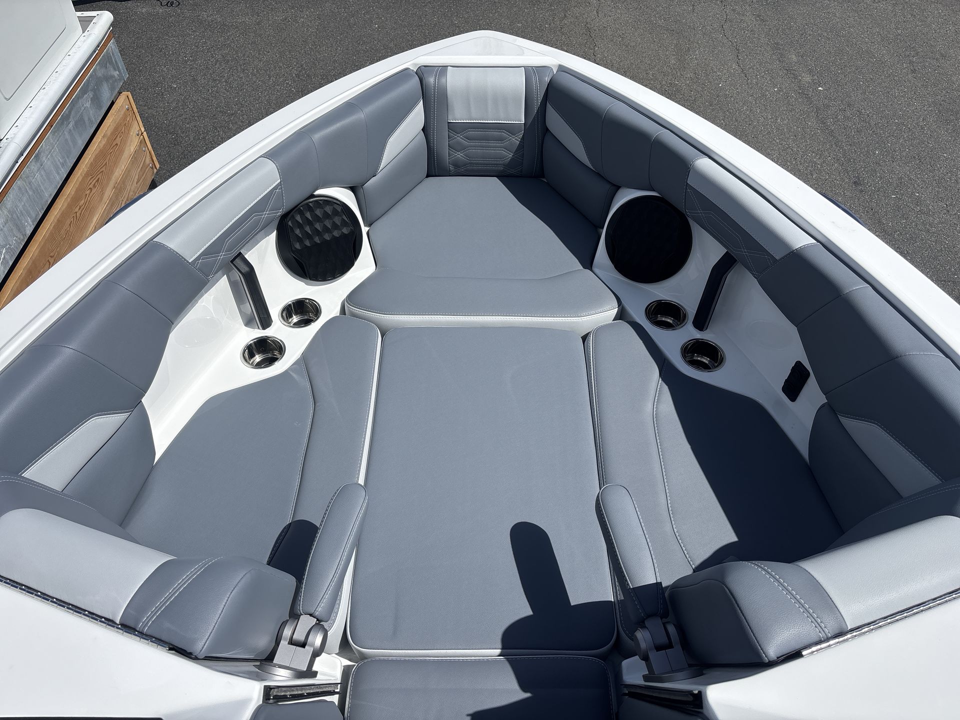 2024 Malibu 25 LSV
