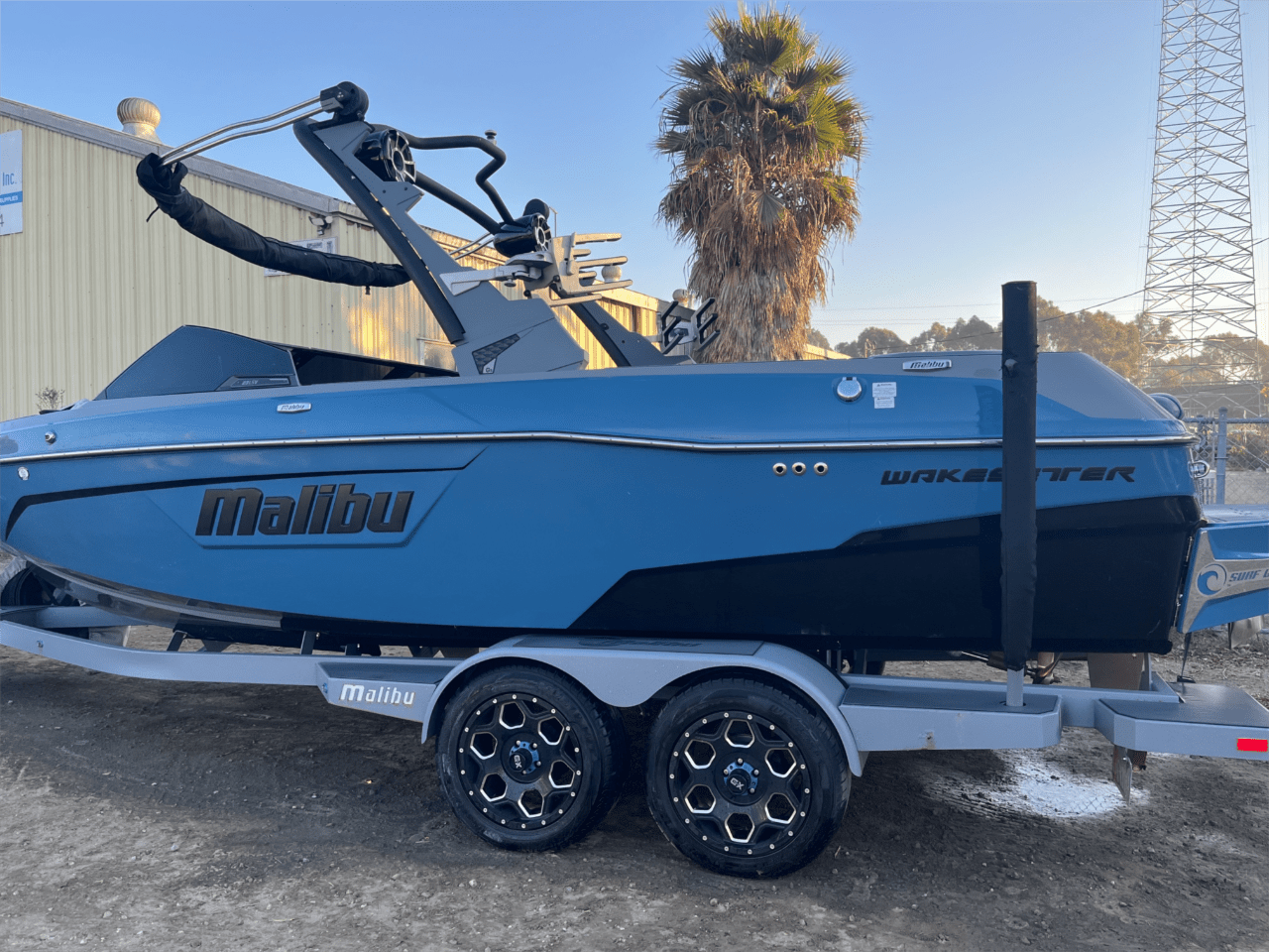 2023 Malibu LSV23 Icon