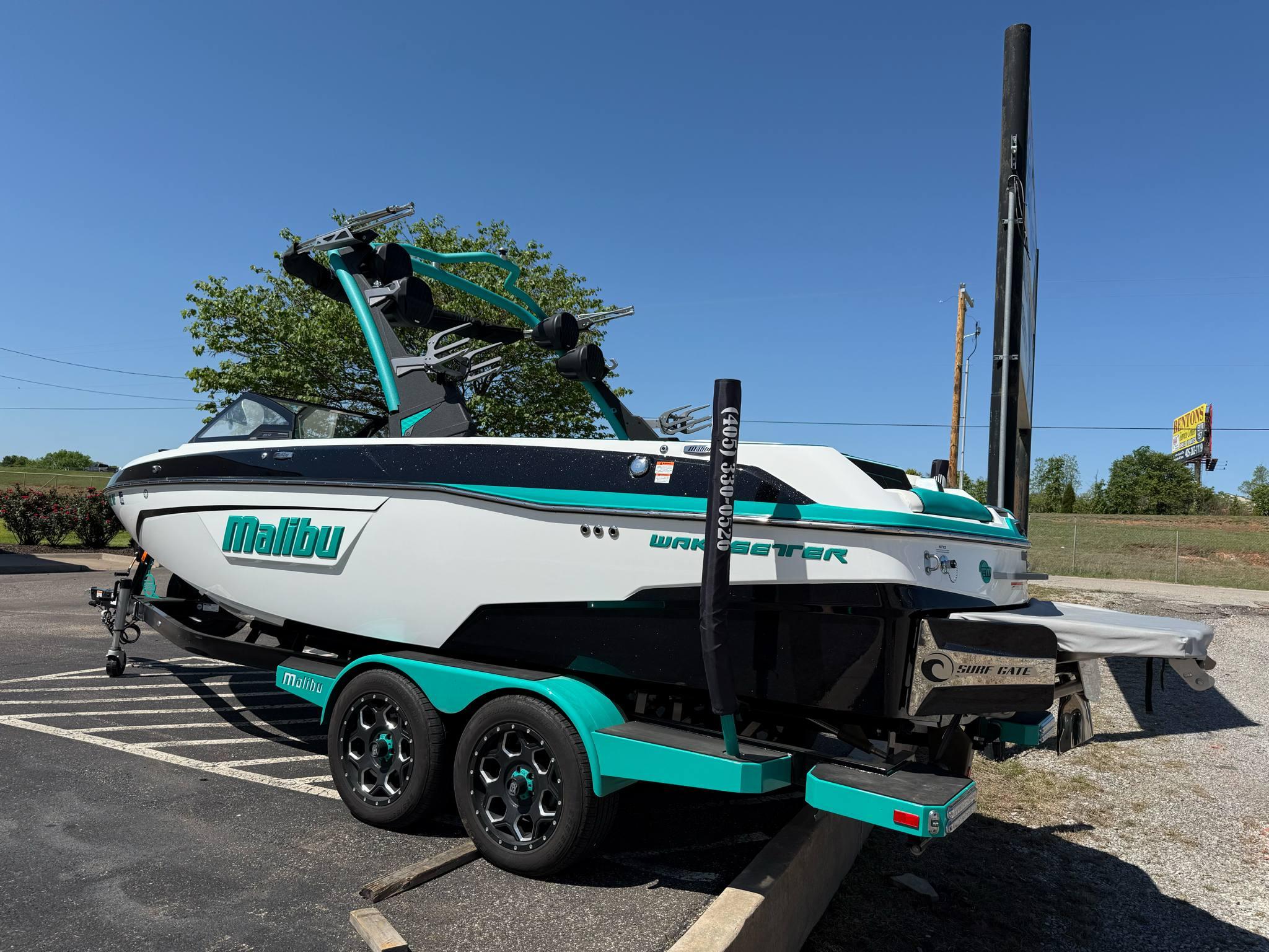LIKE NEW 2023 Malibu 23LSV Icon