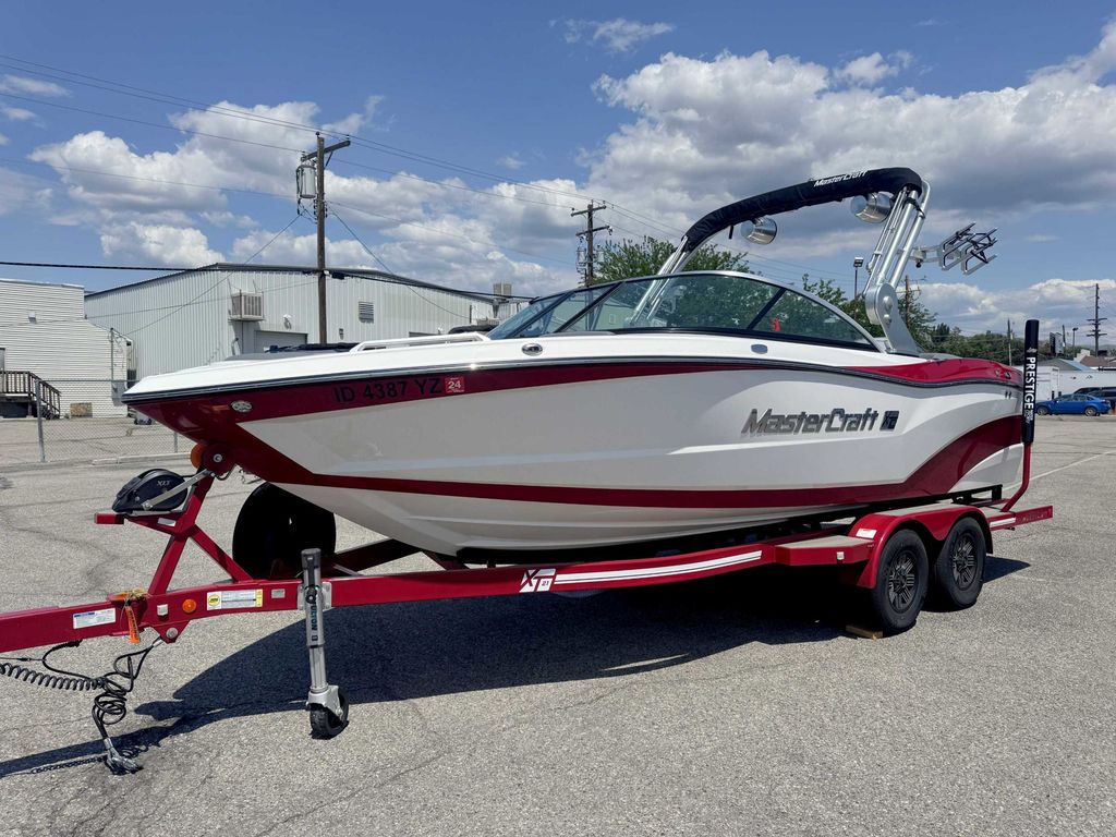 2019 MasterCraft XT21