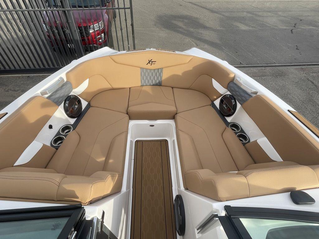 2022 MasterCraft XT22