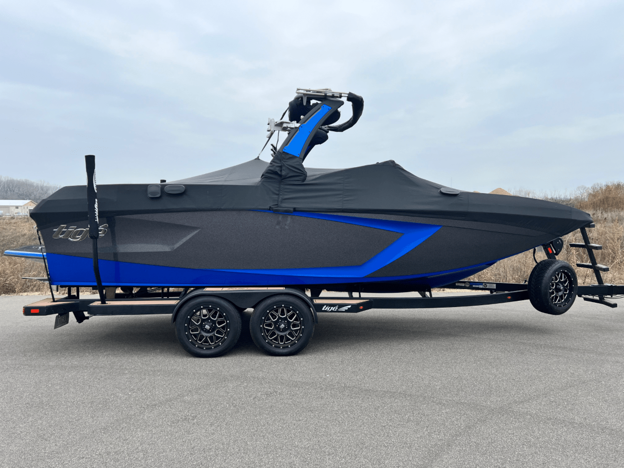 2019 Tige RZX3 24’ Fully Loaded ONLY 139hrs!