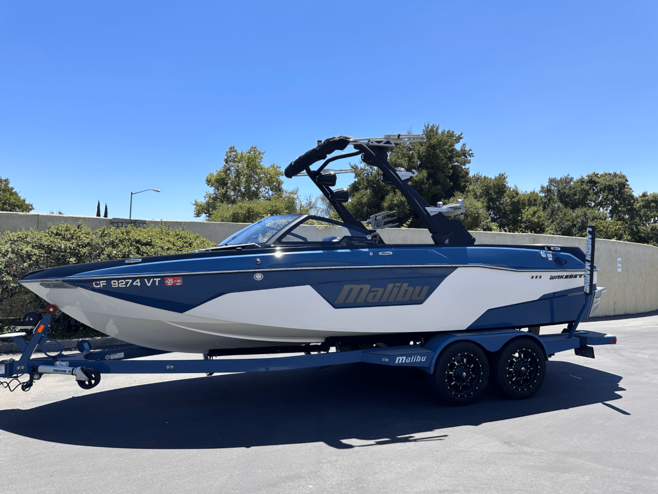 2022 Malibu 23 LSV