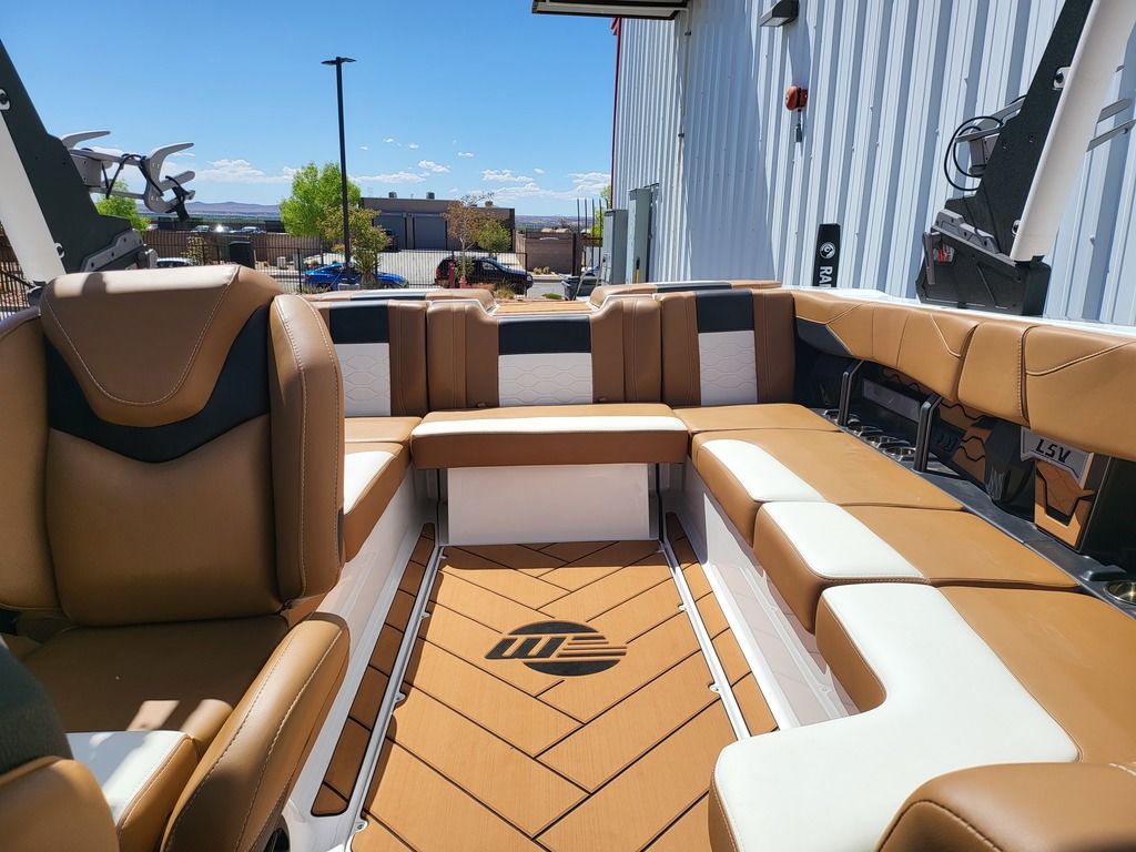 2024 Malibu Boats 23 LSV