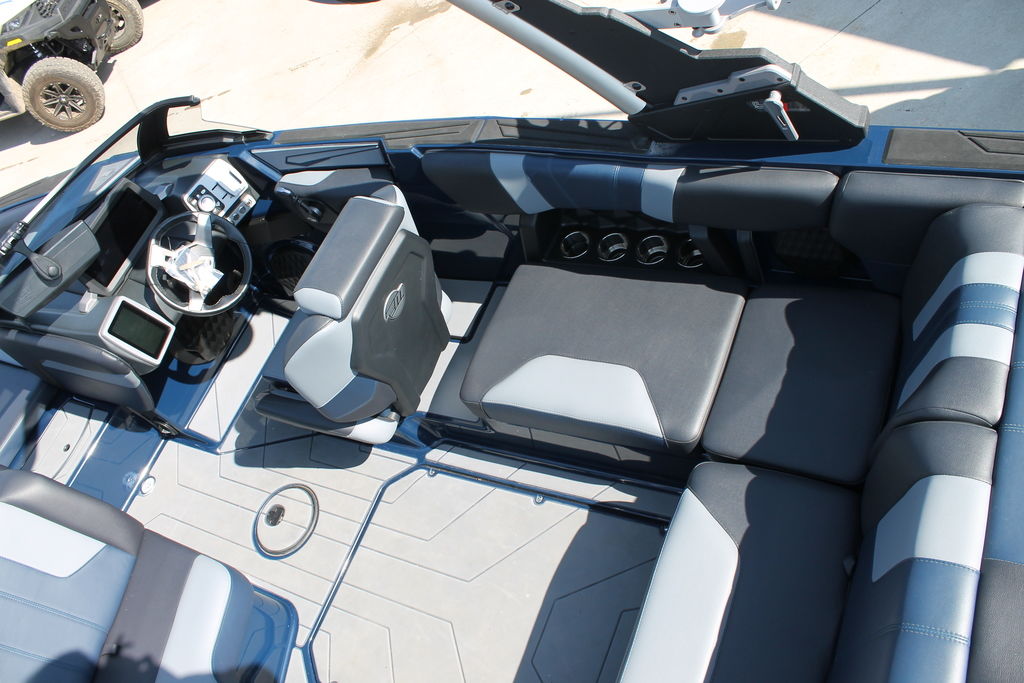 2023 Malibu Boats 21 LX