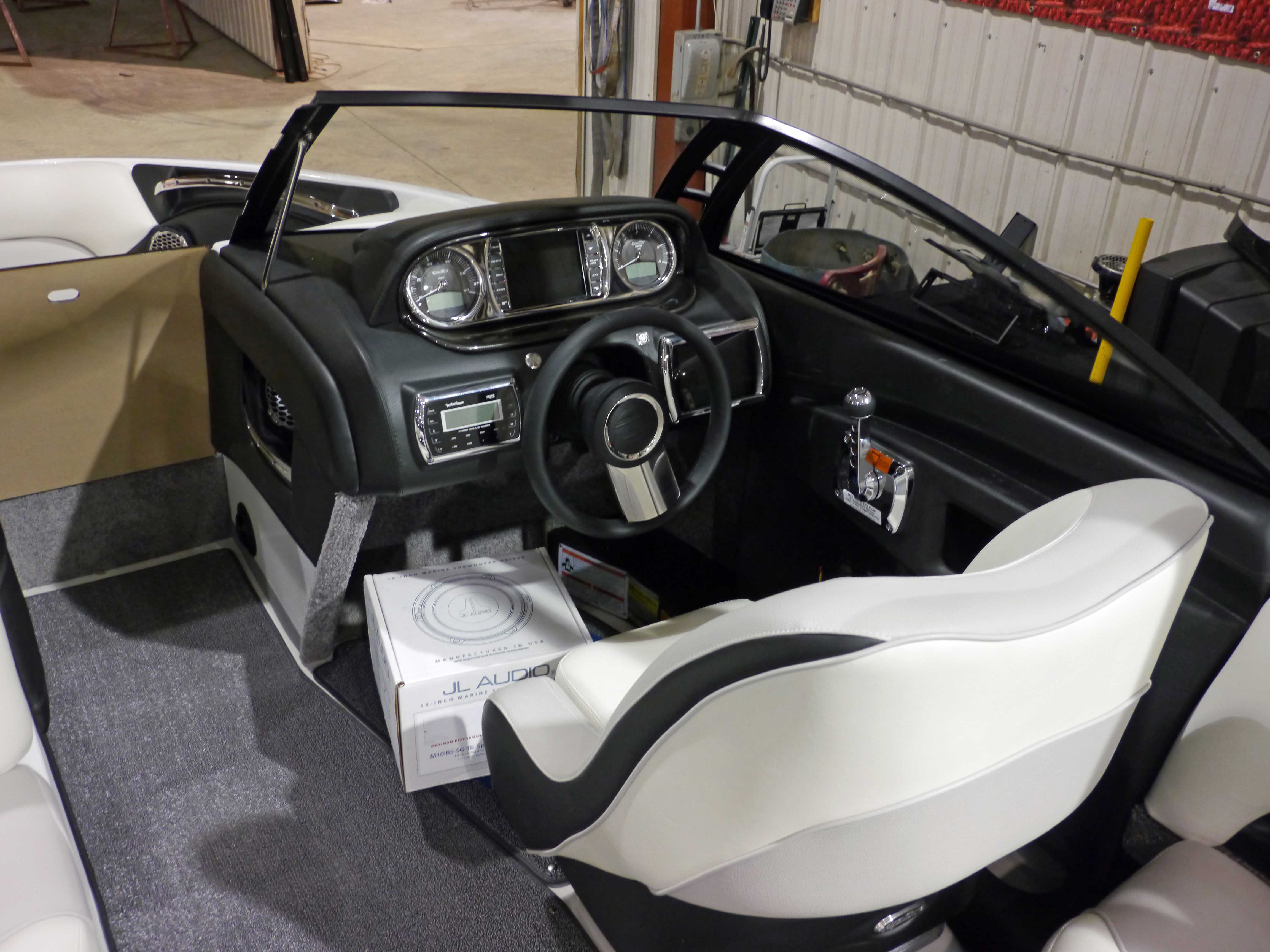 2013 Wakesetter VLX with Sunstream Lift – Loaded; (New Engine in 2022) Icon