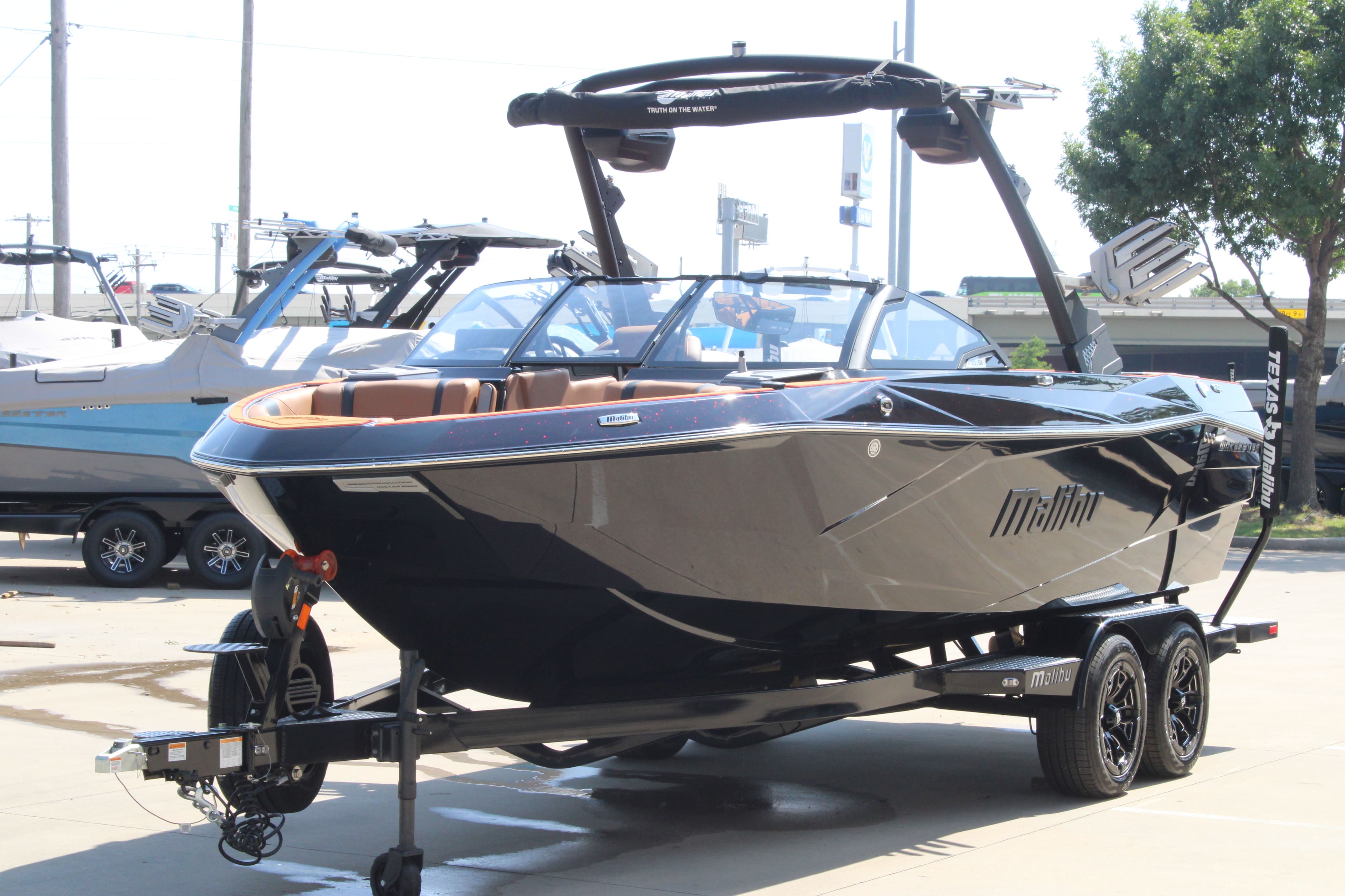 2025 Malibu 23 LSV