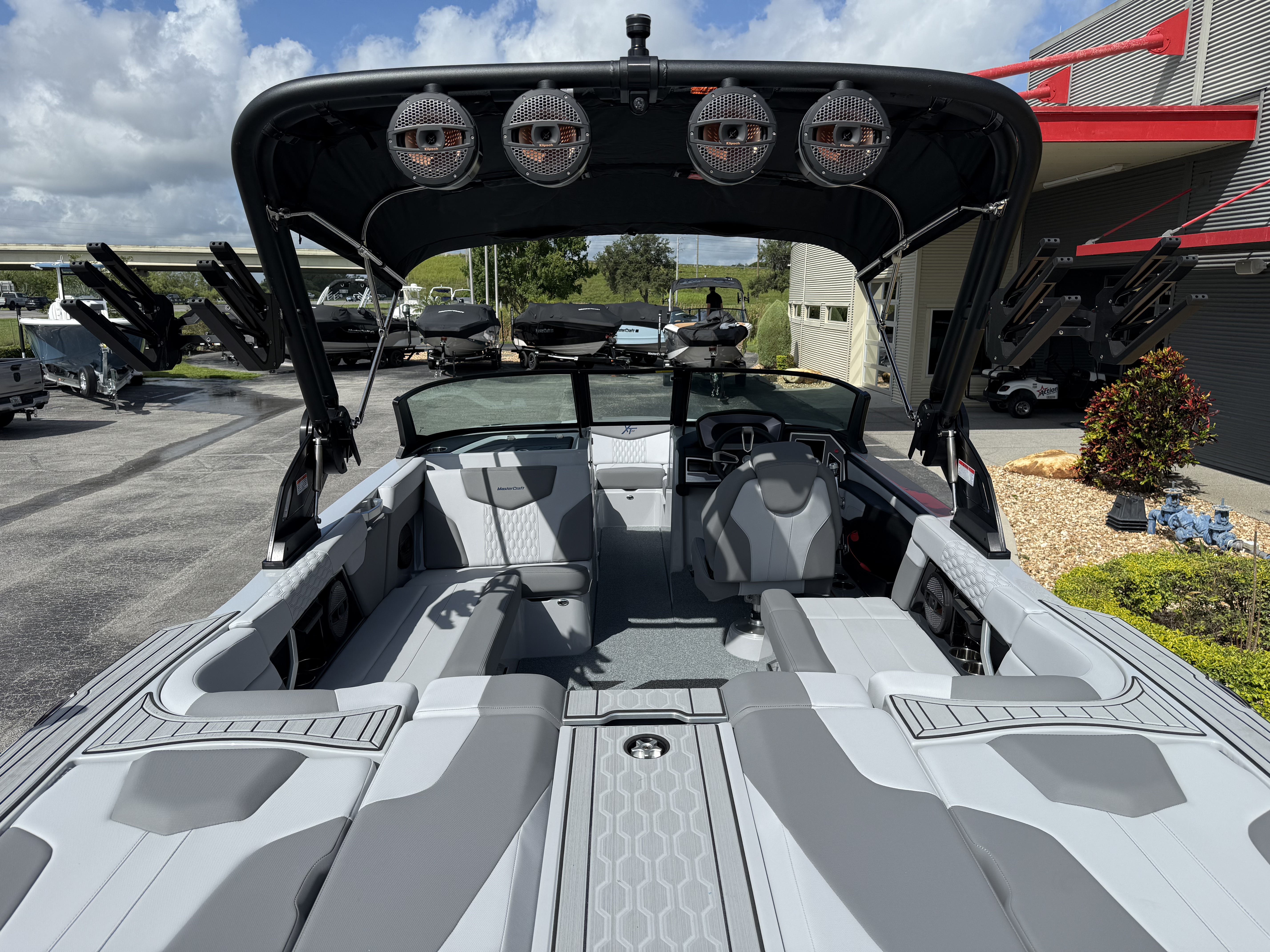 2024 MasterCraft XT22
