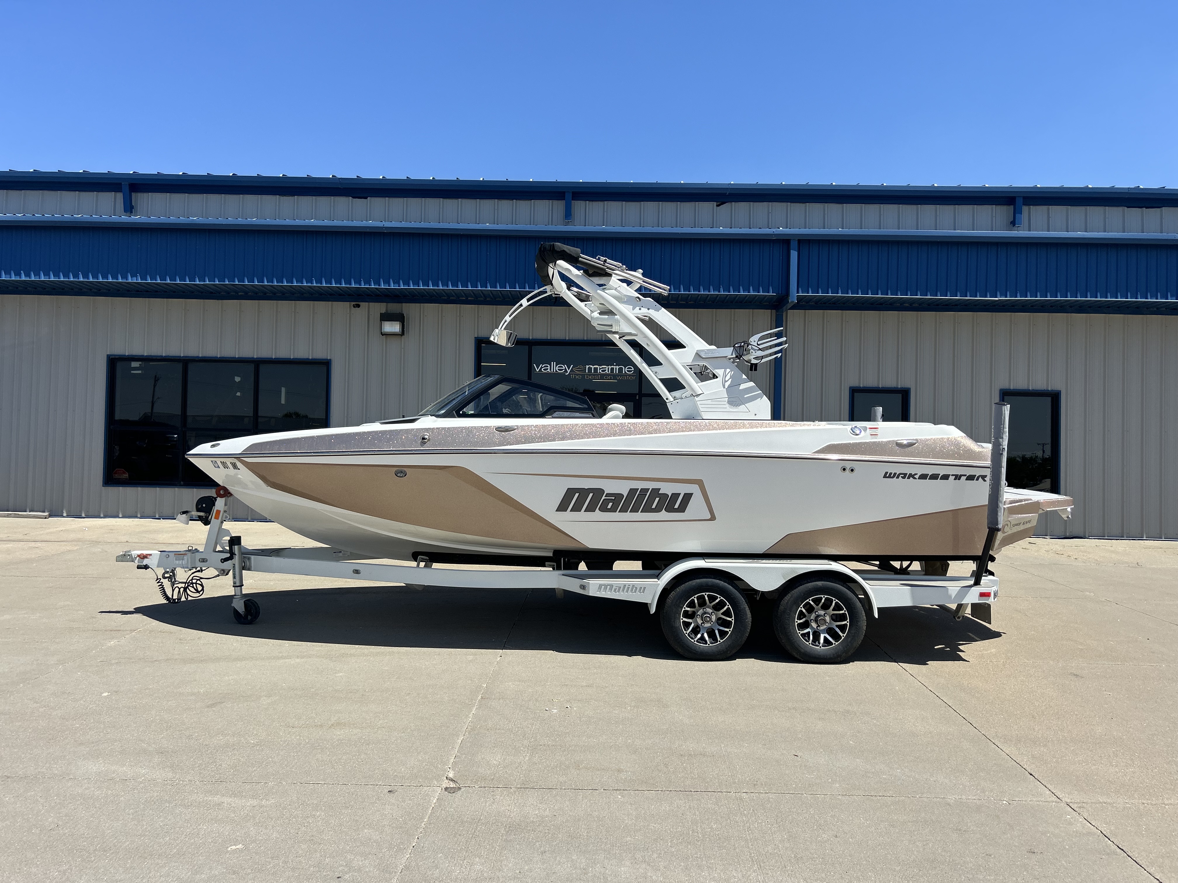 2020 Malibu 22 LSV Icon