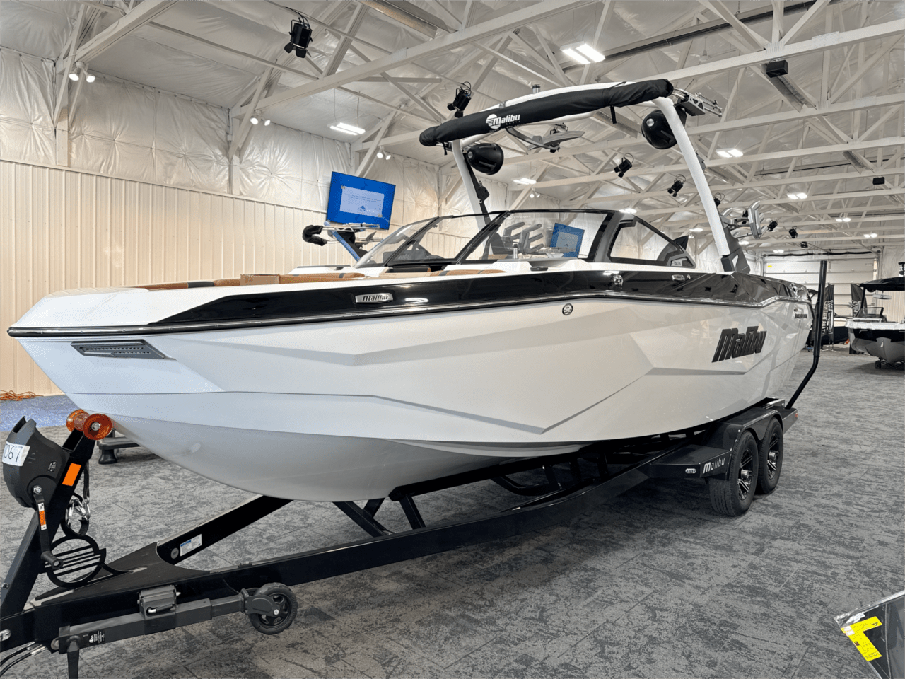 2025 Malibu 25 LSV