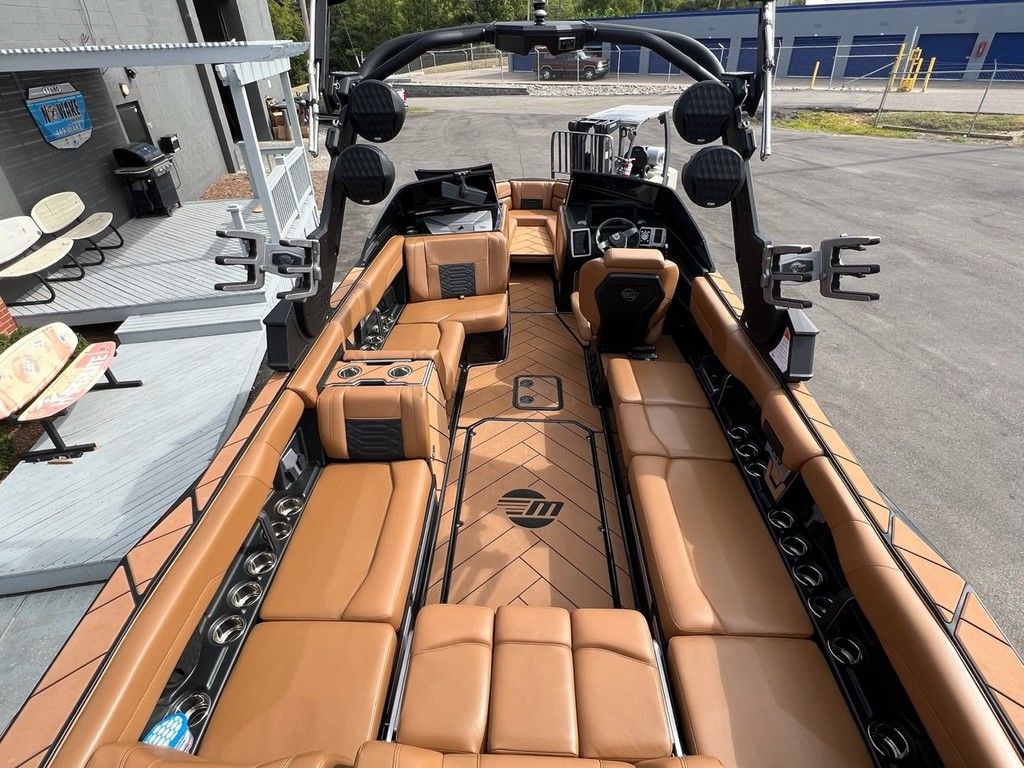 2023 Malibu Boats 26 LSV