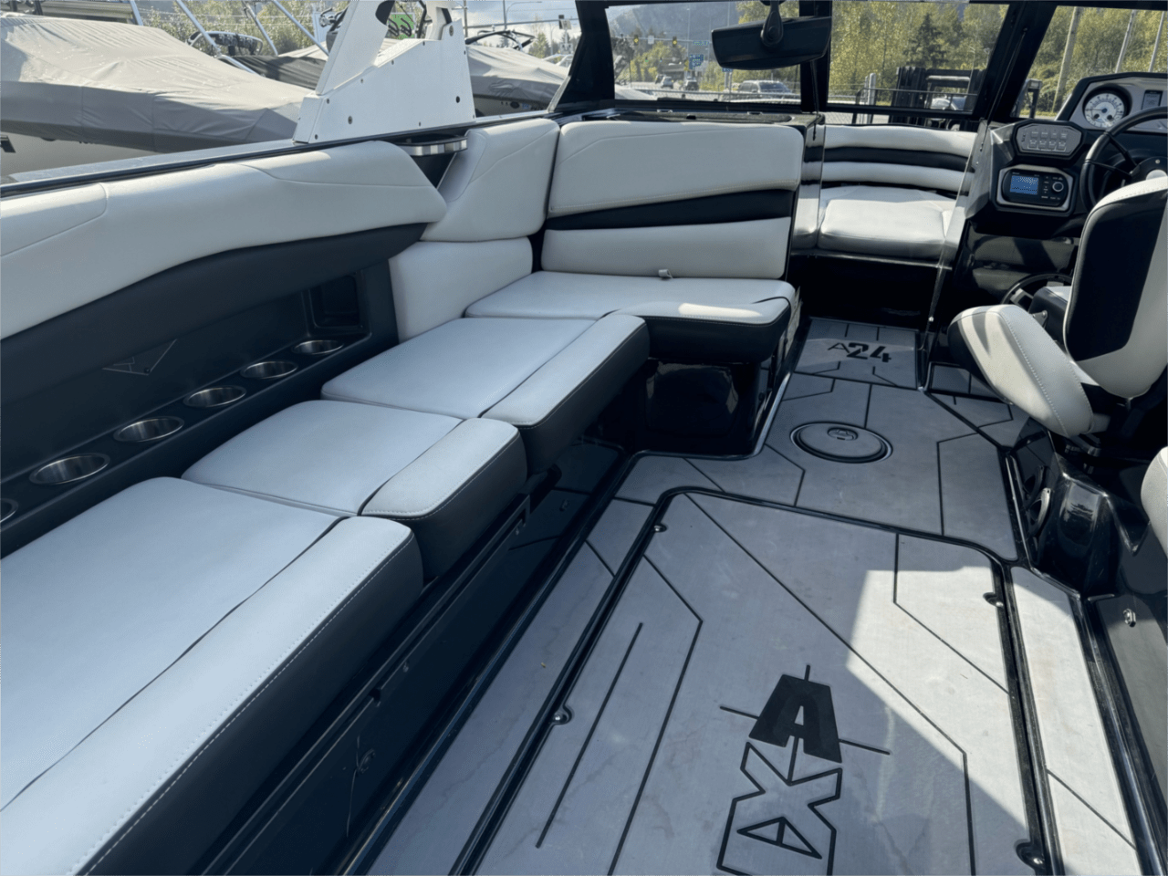 boat.Title