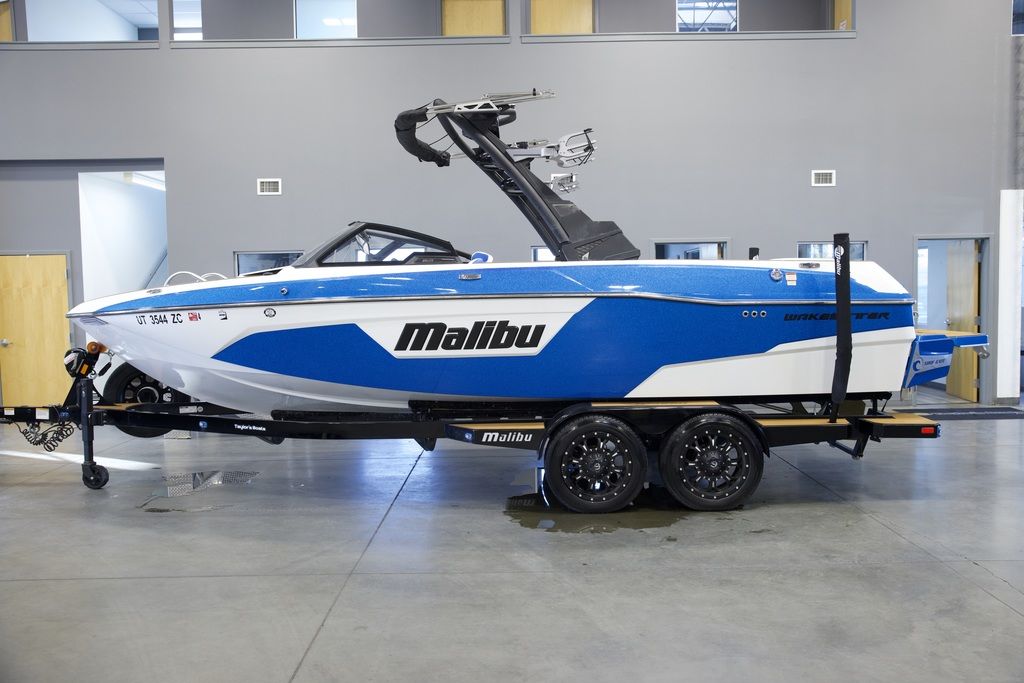 2021 Malibu Boats 23 LSV