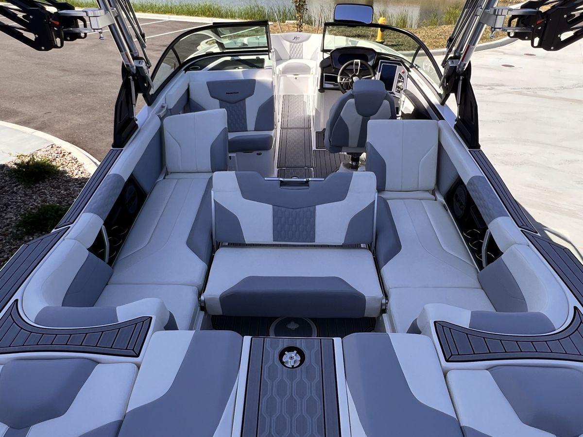 2024 MasterCraft XT25