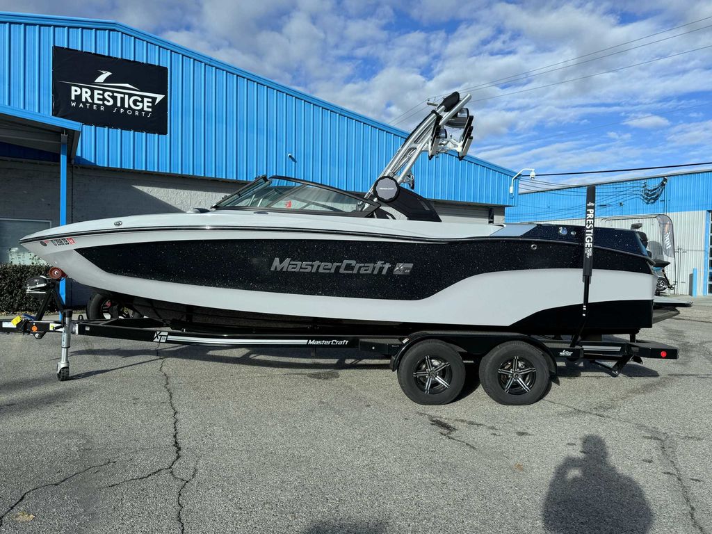 2022 MasterCraft XT23