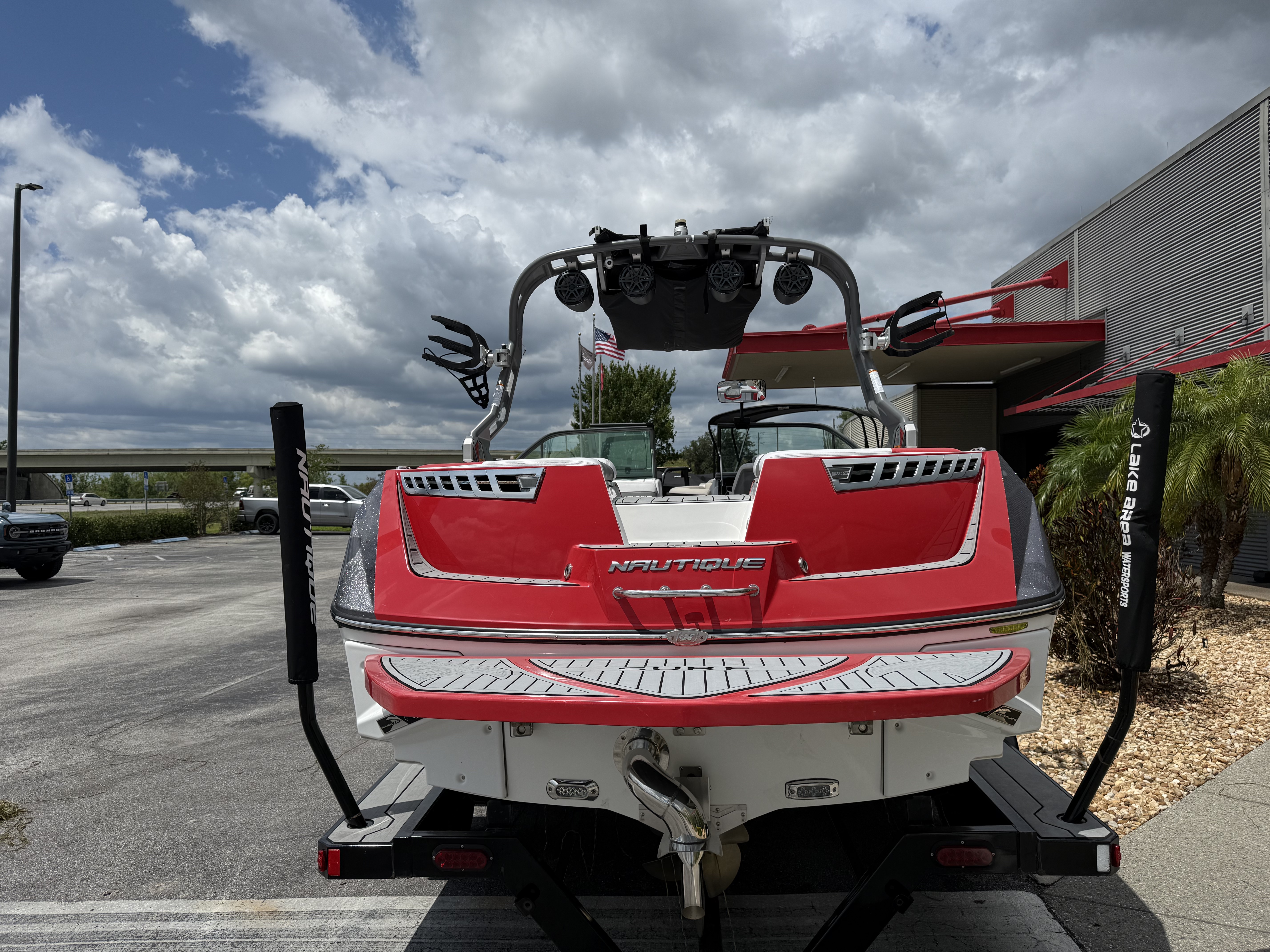 2018 Nautique 210