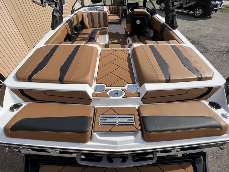 2023 Malibu 22 LSV