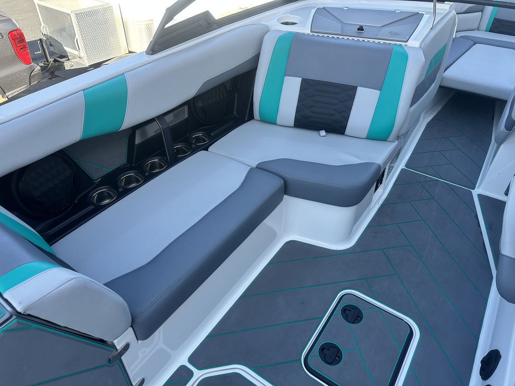 2023 Malibu Boats 26 LSV