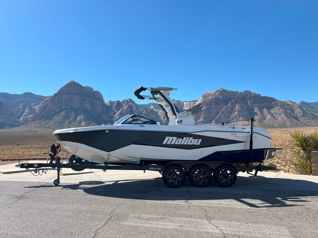 2025 Malibu Boats 25 LSV