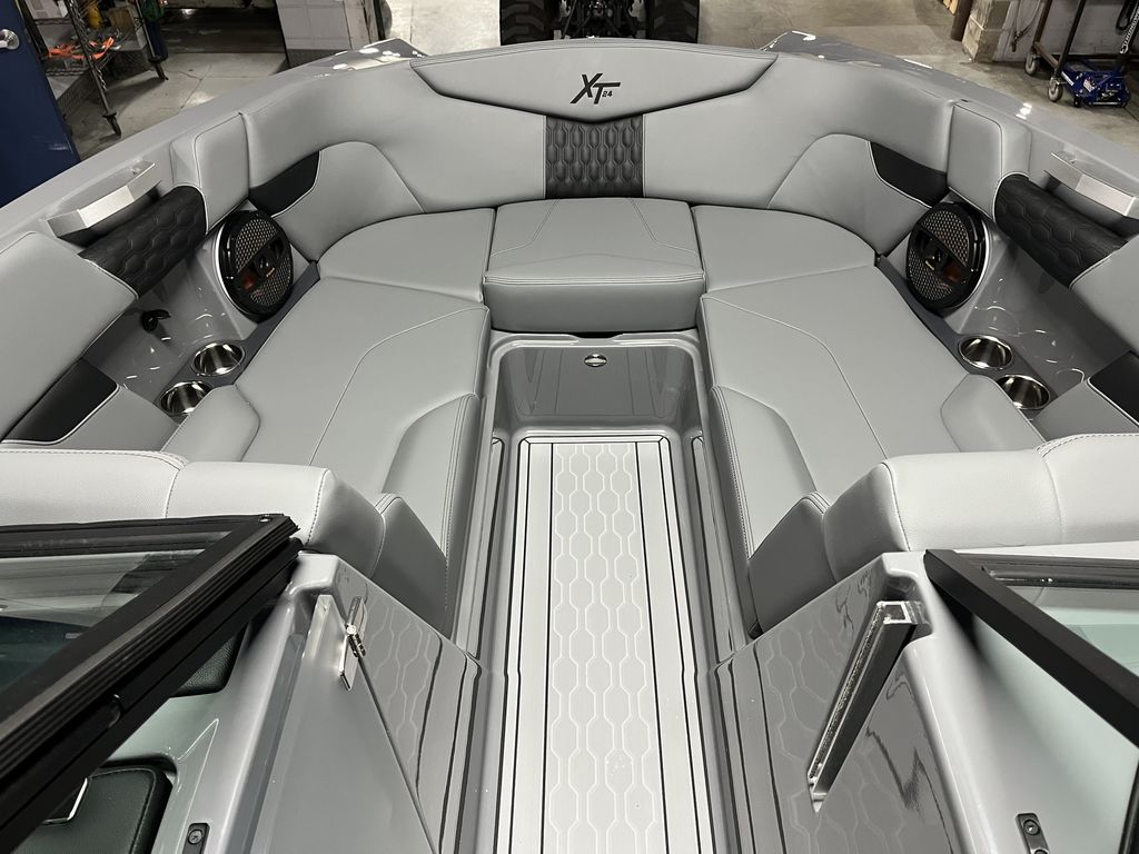 2025 MasterCraft XT24