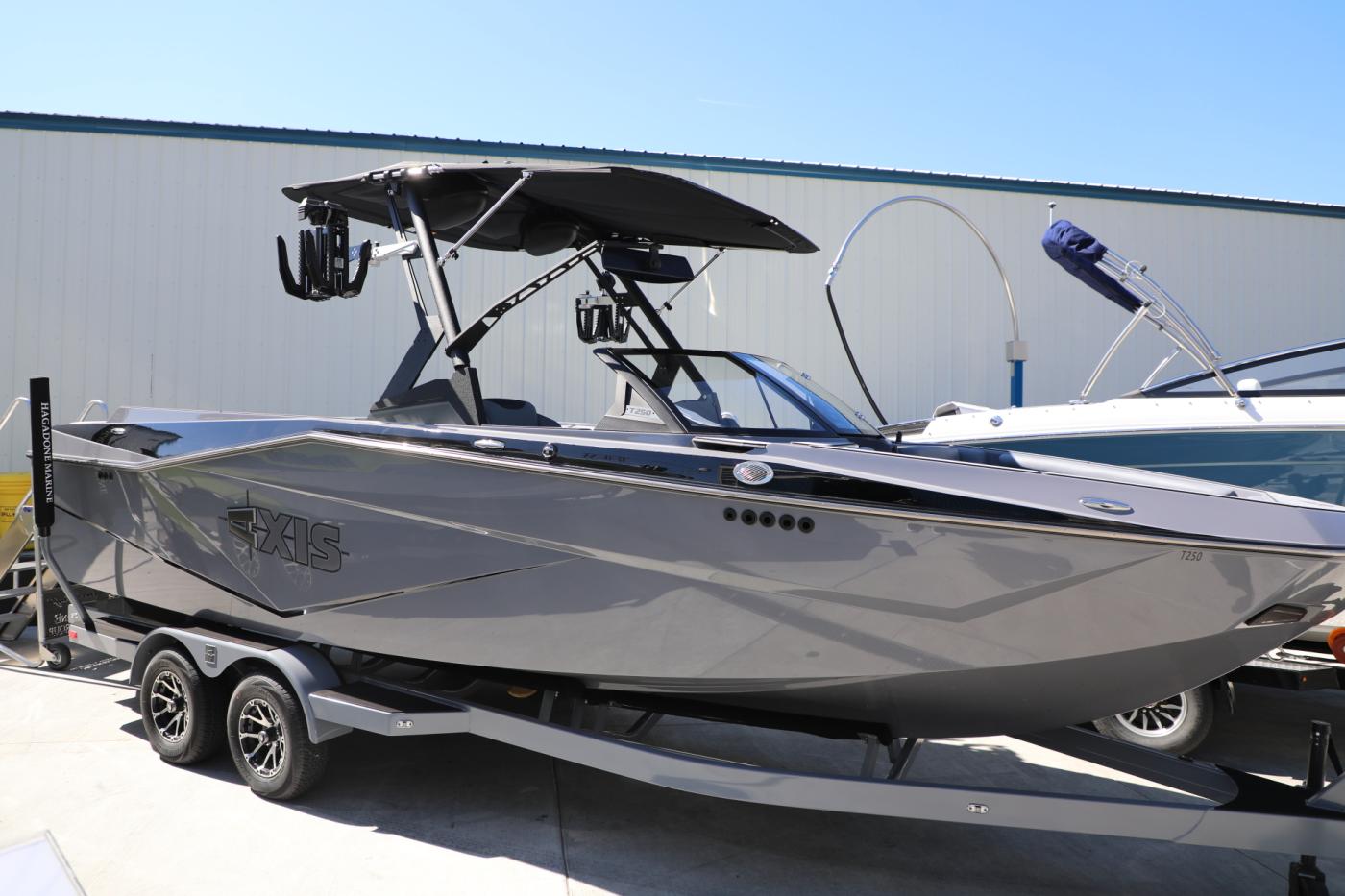 boat.Title