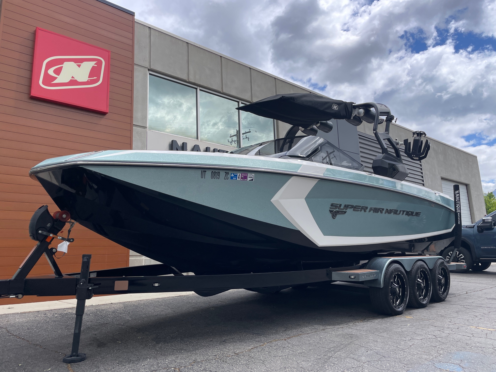 2019 NAUTIQUE G25 W/XR7 550HP SUPERCHARGED POWER PLANT