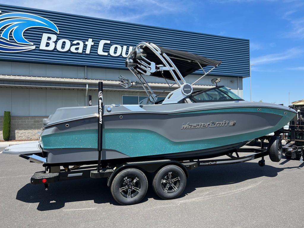 2023 MasterCraft XT22