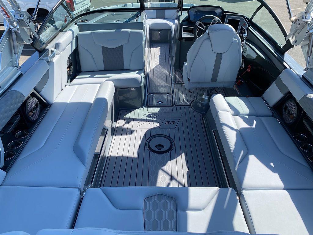 2023 MasterCraft XT23