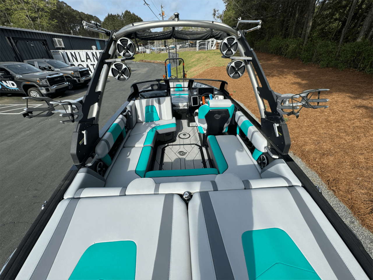 2020 Malibu 21MLX Icon