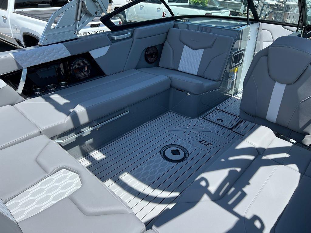 2023 MasterCraft XT22