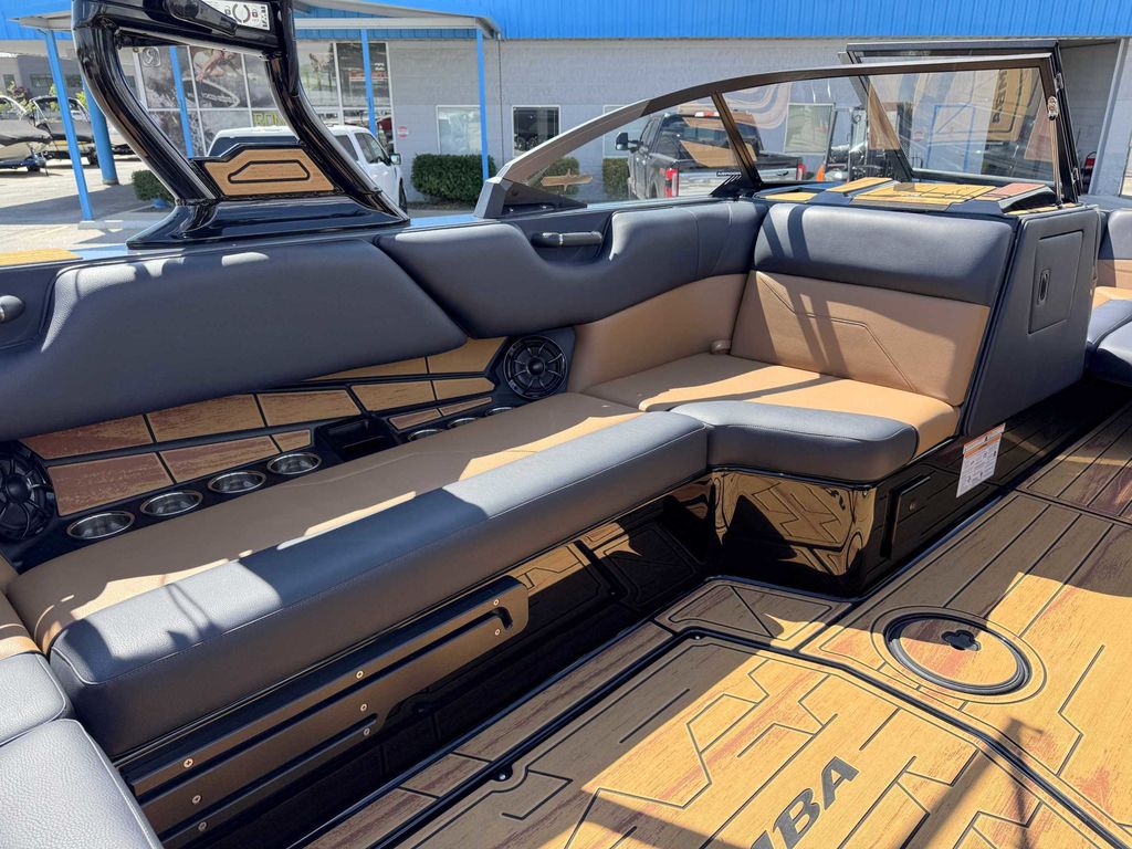 2025 MOOMBA Max
