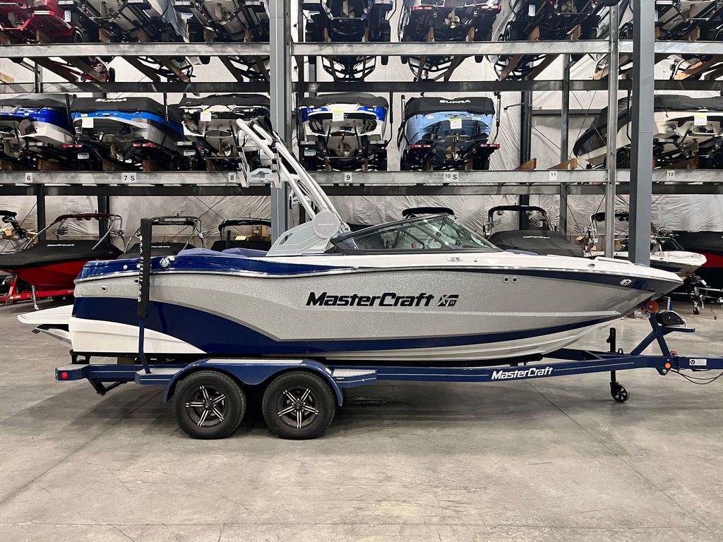 2022 MasterCraft XT21