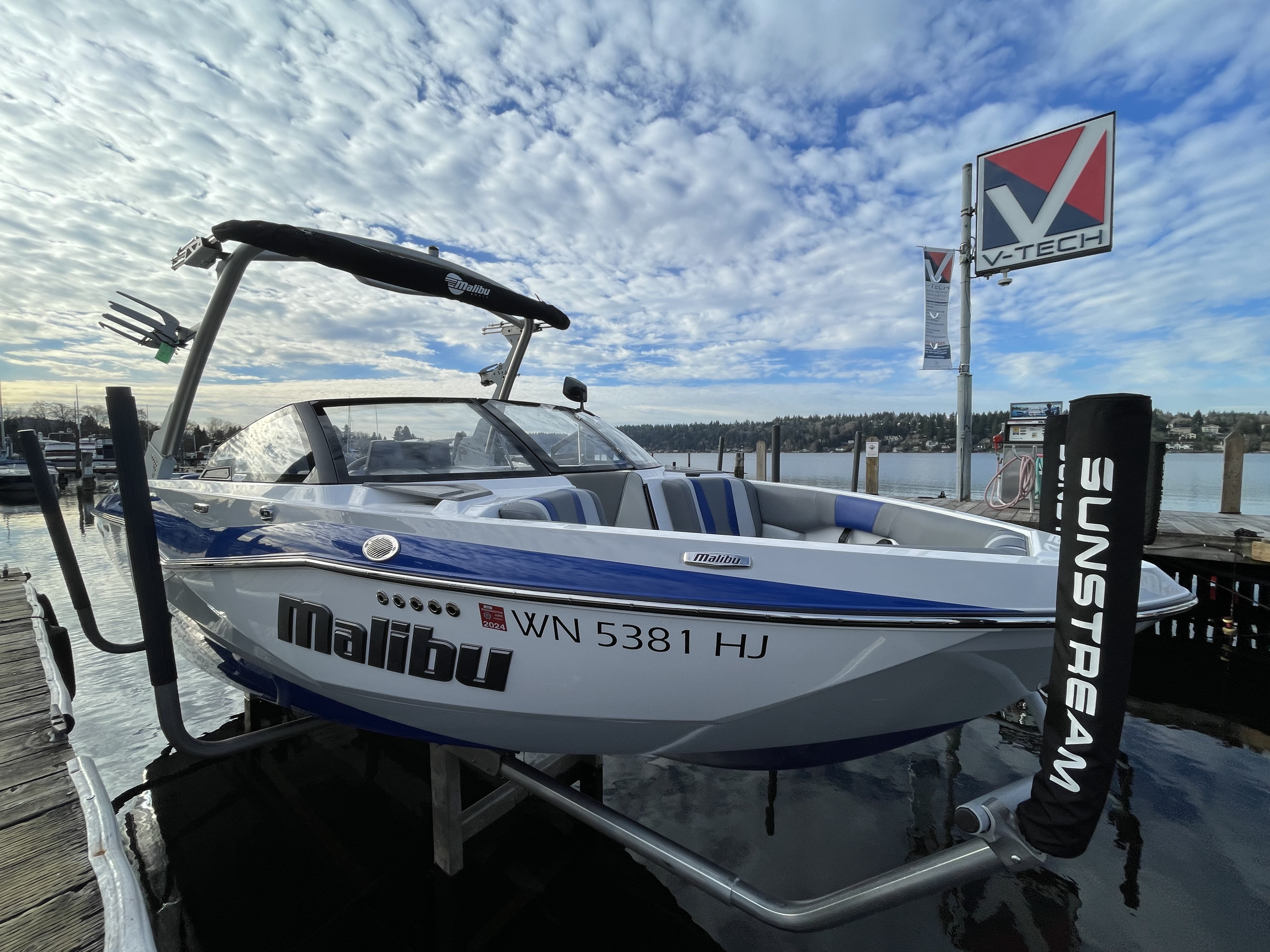 2023 Malibu 22 LSV