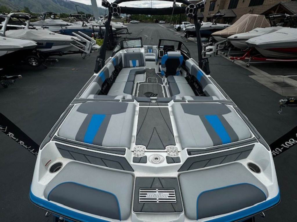 2021 Malibu Boats 23 LSV