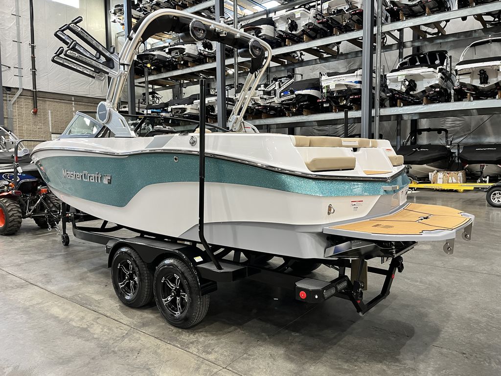 2024 MasterCraft XT22