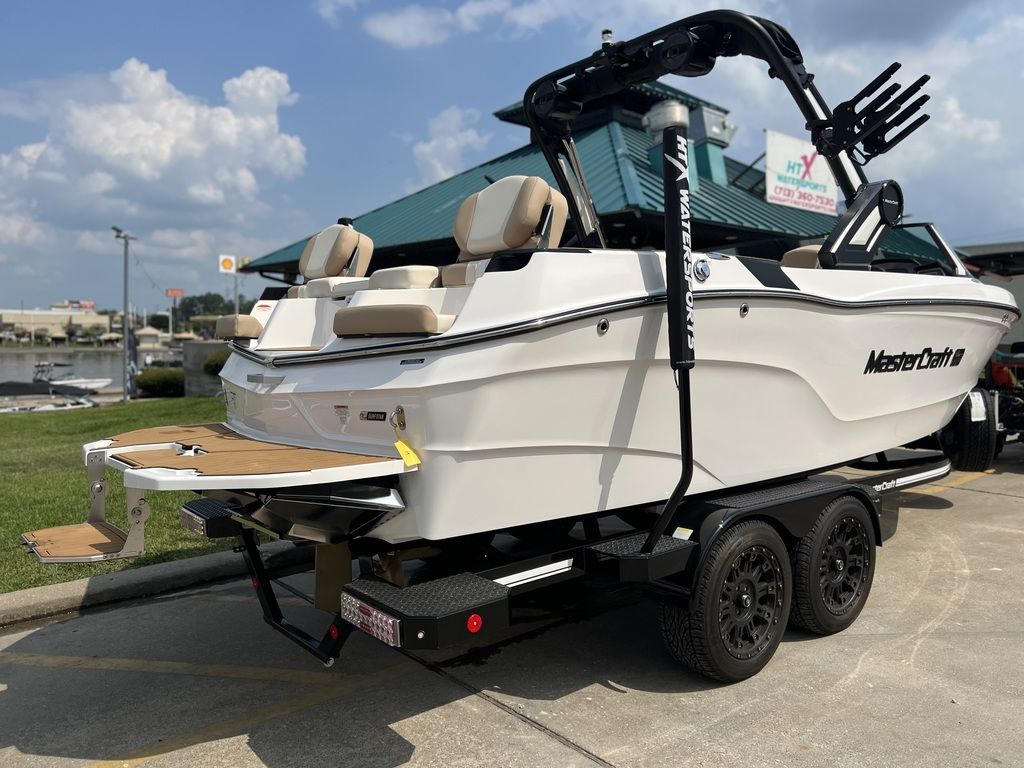 2023 MasterCraft XT23