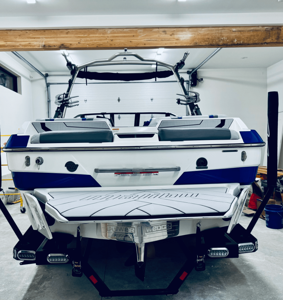 2023 Malibu 22 LSV Icon