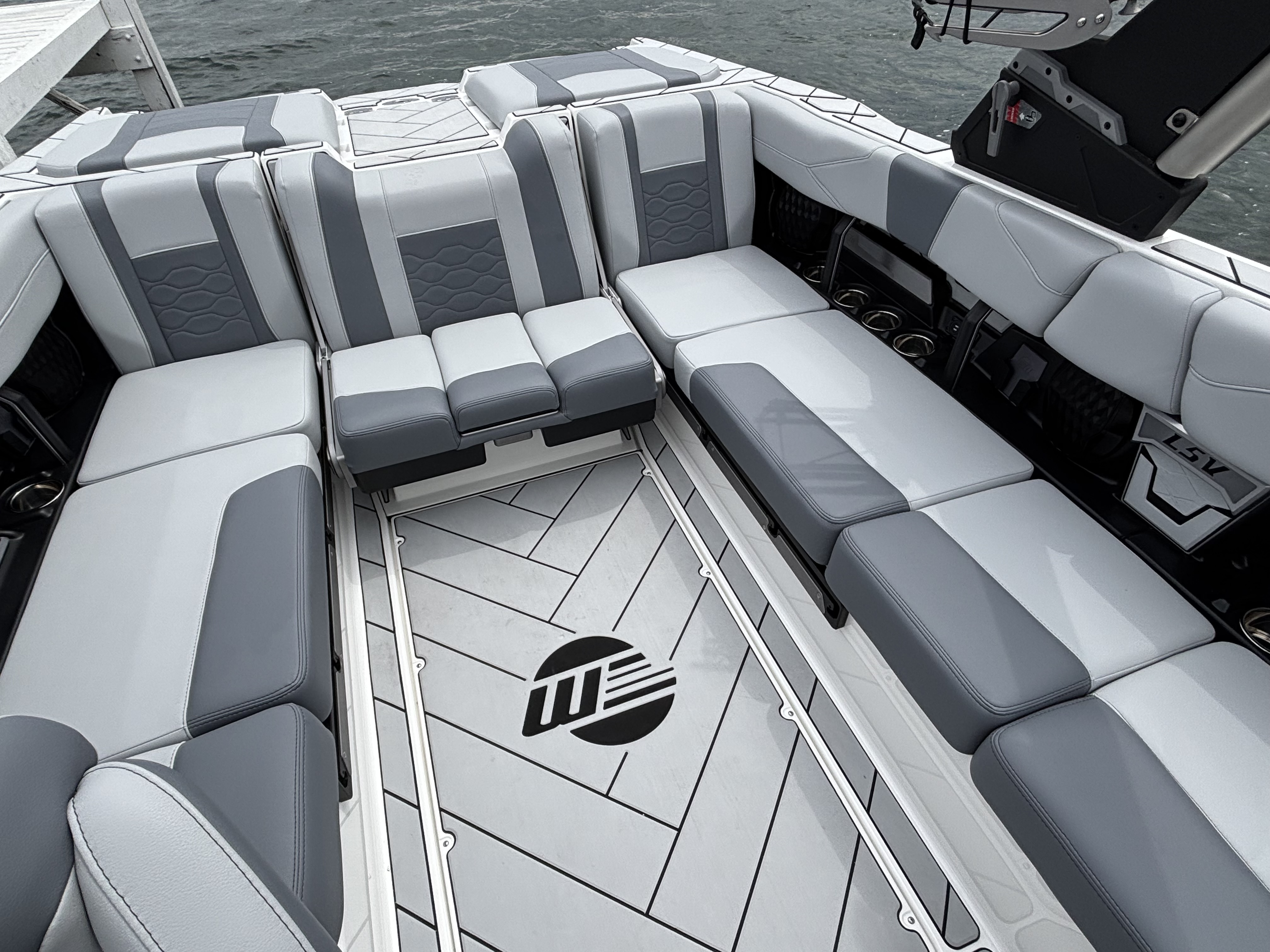 2024 Malibu 23 LSV