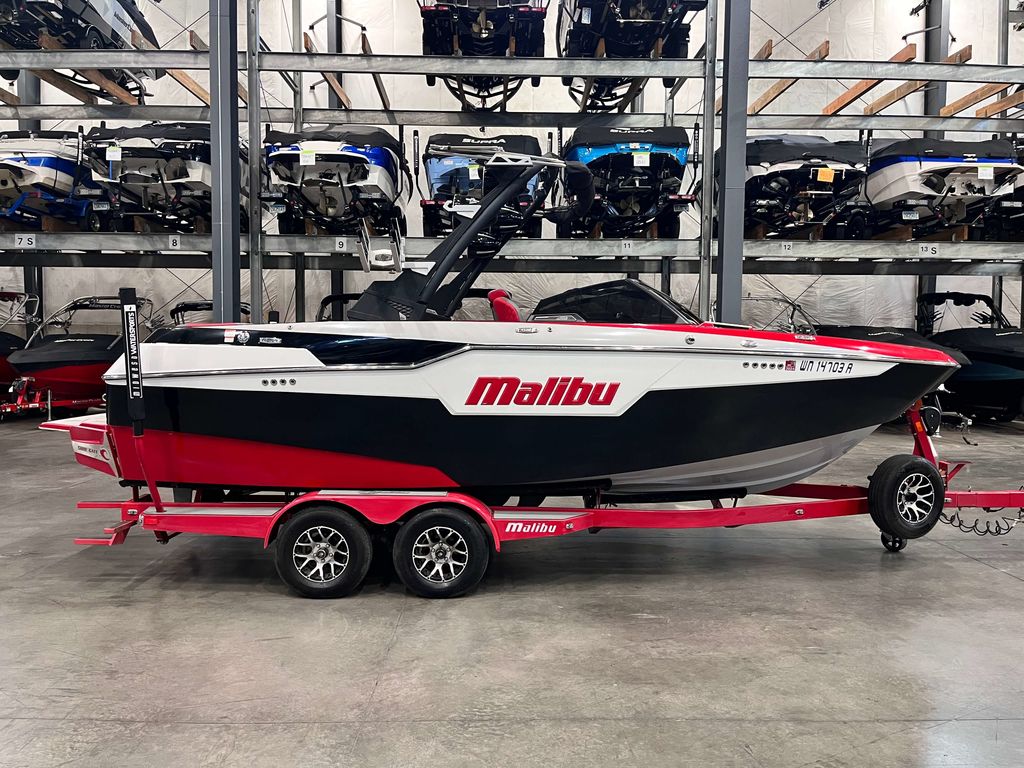2021 Malibu Boats M220