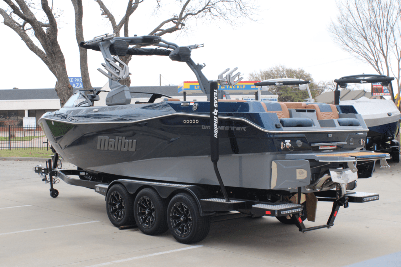 2025 Malibu 26 LSV